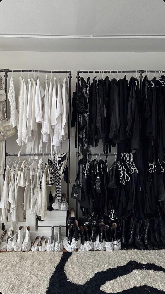 Closet preto e branco minimalista